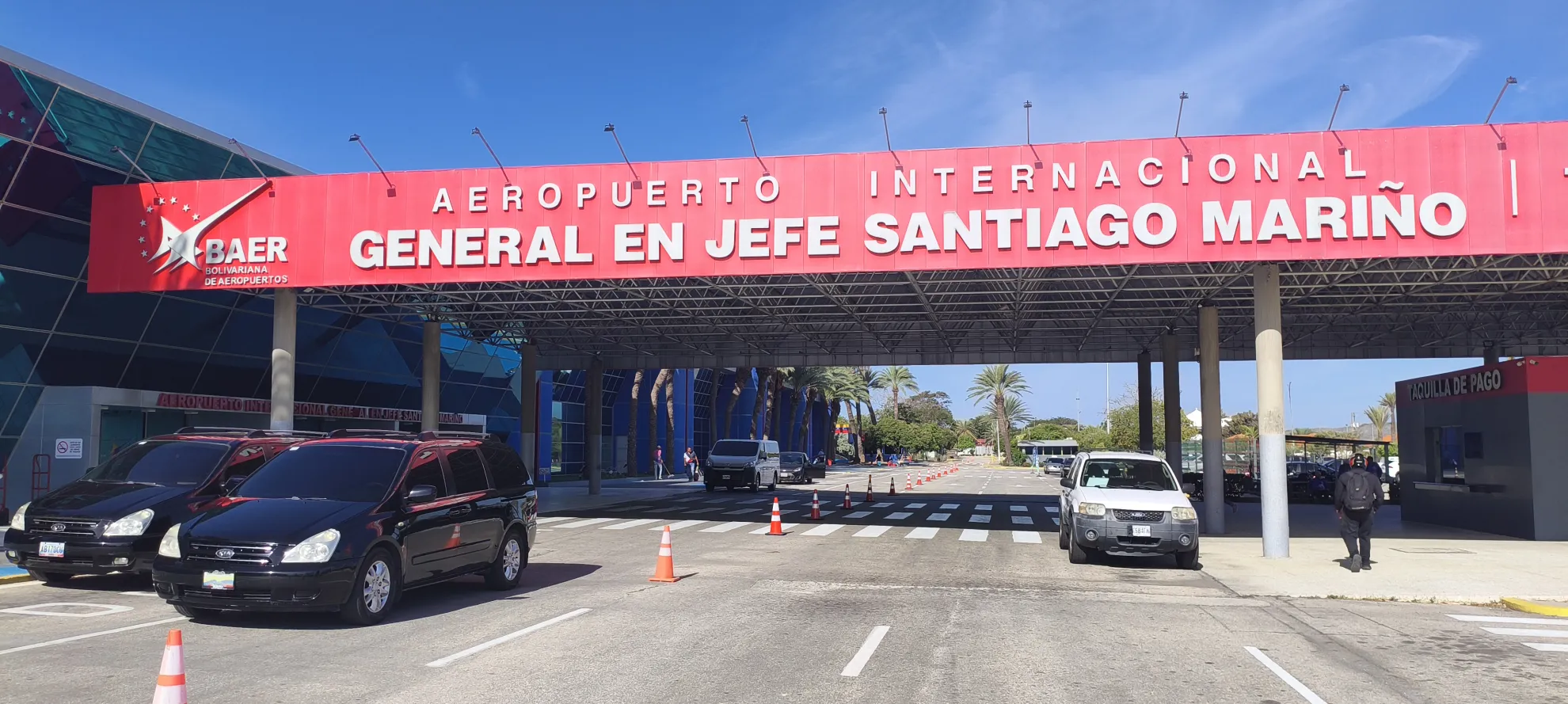 Van ejecutiva en servicio en la Isla de Margarita